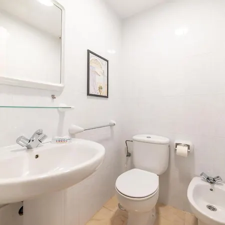 Lightbooking B5 Arenas Apartmán *